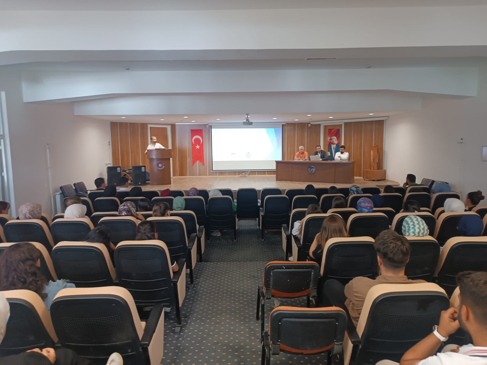  Meslek Yüksekokulumuza Yeni Başlayan Öğrencilerimize Oryantasyon Programı Düzenlendi.